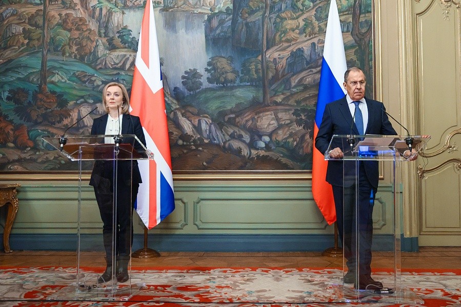 Es geht noch peinlicher als Baerbock: Die britische Außenministerin blamiert sich in Moskau